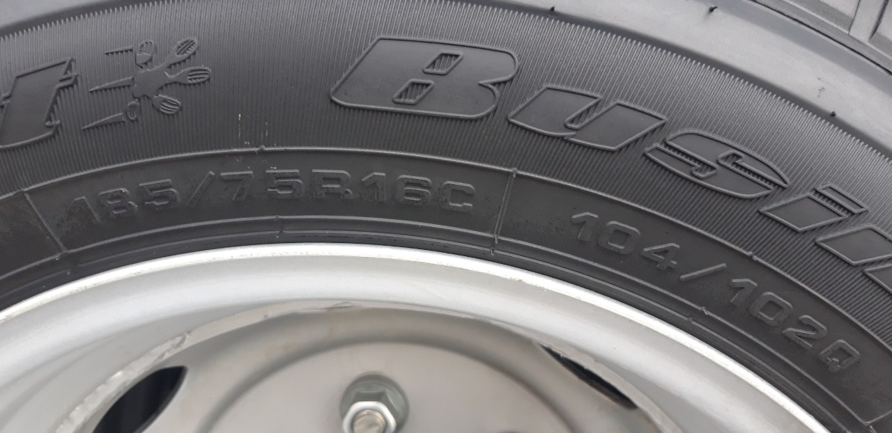 lốp xe gaz 17 chỗ