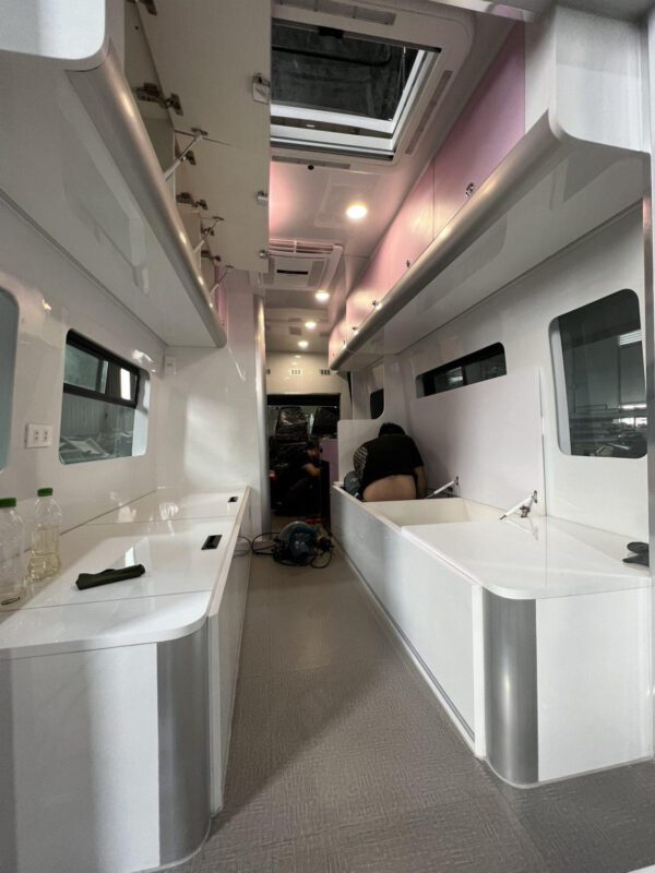 không gian bếp xe gaz mobihome