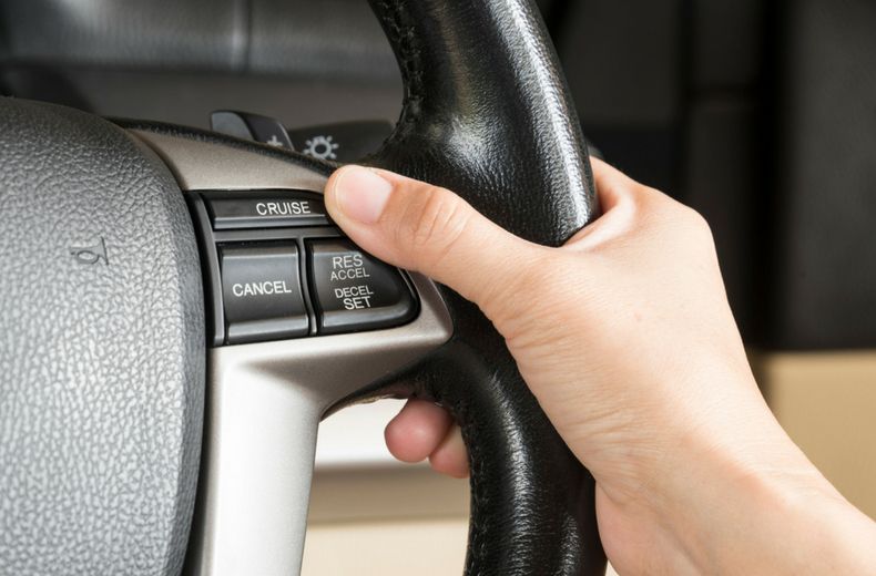 hệ thống kiểm soát hành trình cruise control