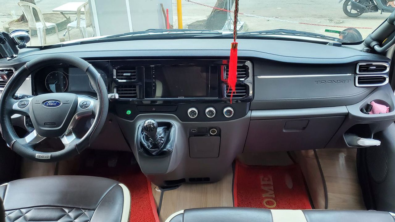 nội thất khoang cabin xe khách Ford Transit 16 chỗ