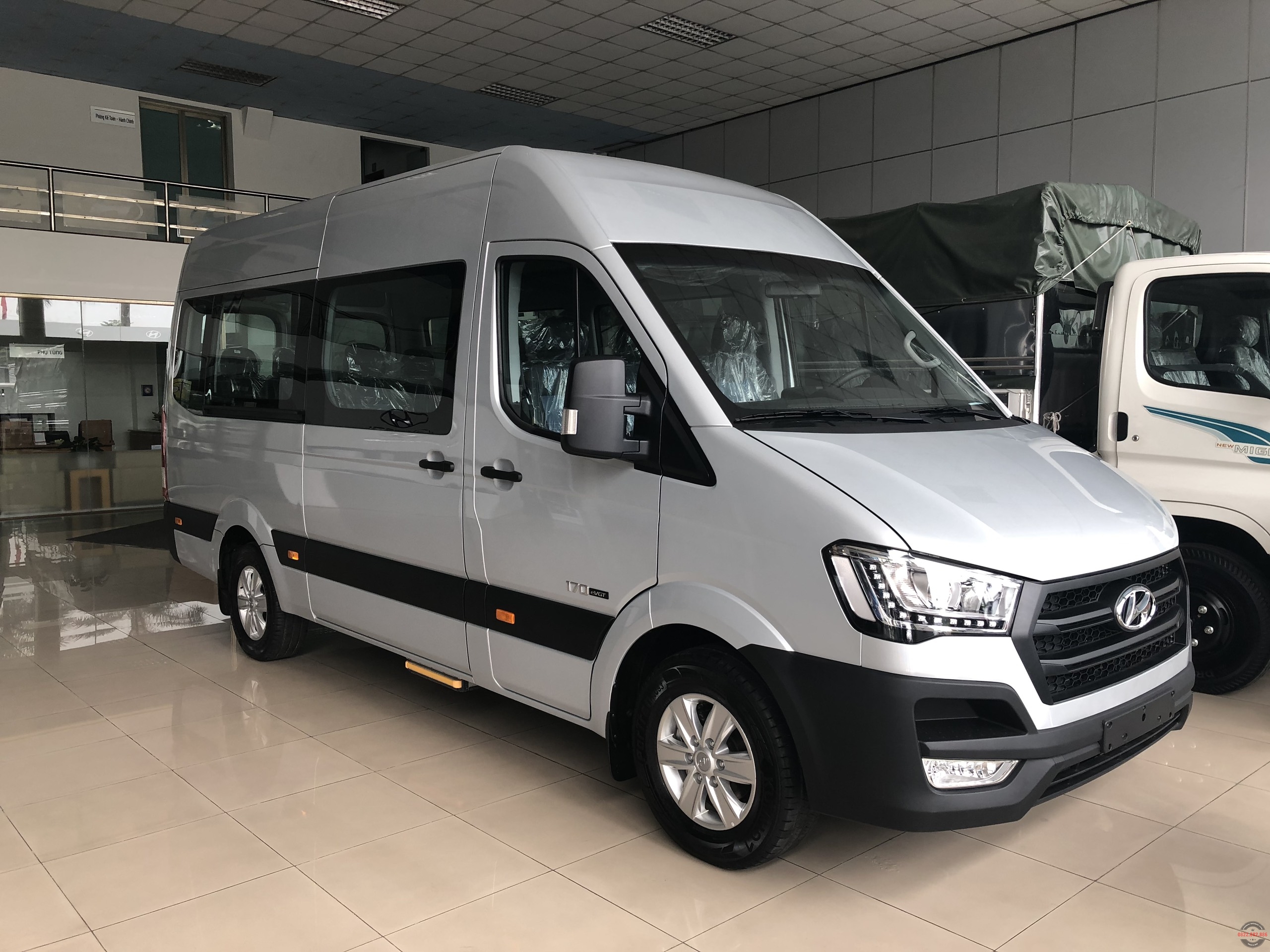 thiết kế ngoại thất của xe khách Hyundai Solati 16 chỗ