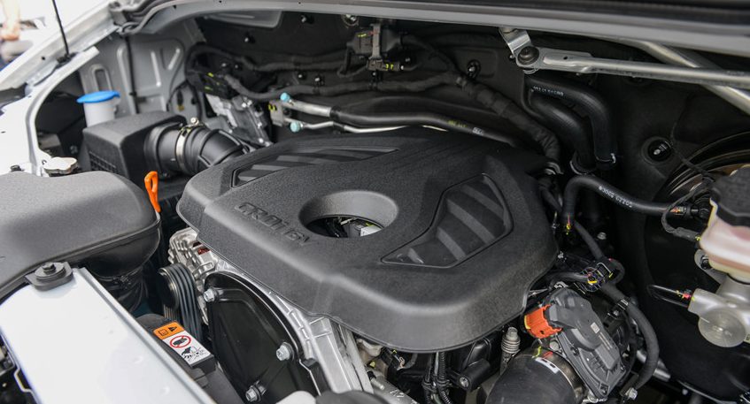 động cơ của Hyundai Solati 16 chỗ