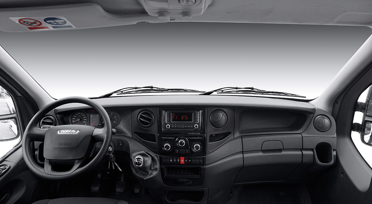 khoang cabin xe khách Iveco Daily 16 chỗ