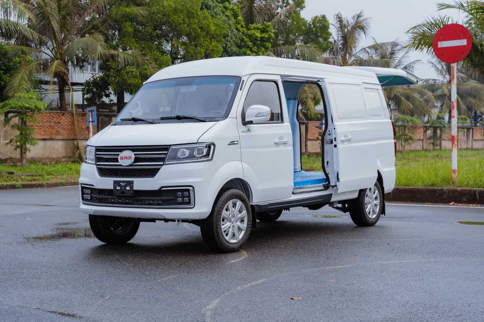 Xe tải van có bị cấm giờ như xe tải không
